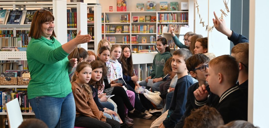 Kinder in der Stadtbibliothek