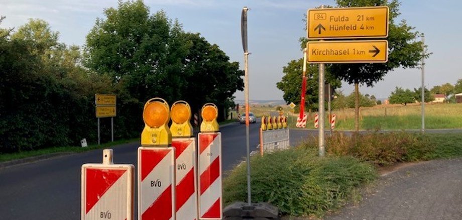 Hinweisschilder in Neuwirtshaus nachKirchhasel 