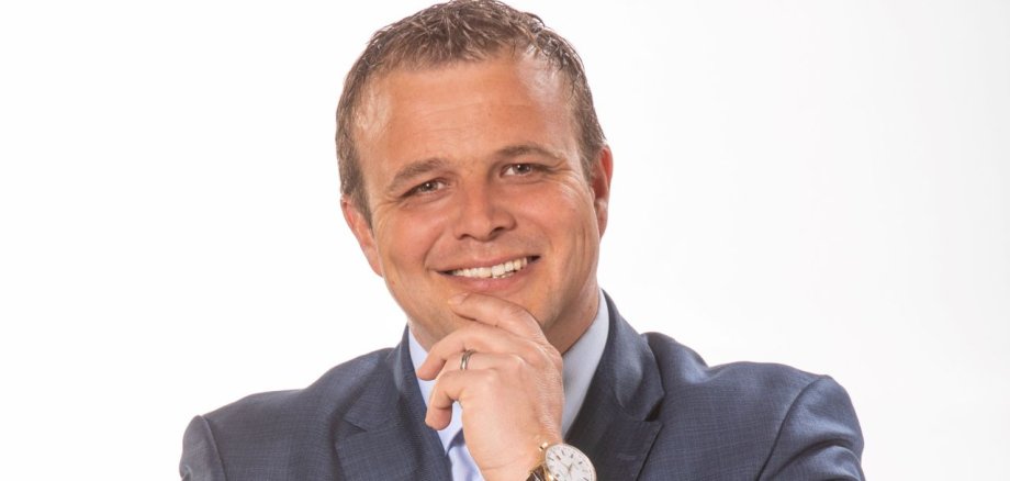 Portraitbild Benjamin Tschesnok