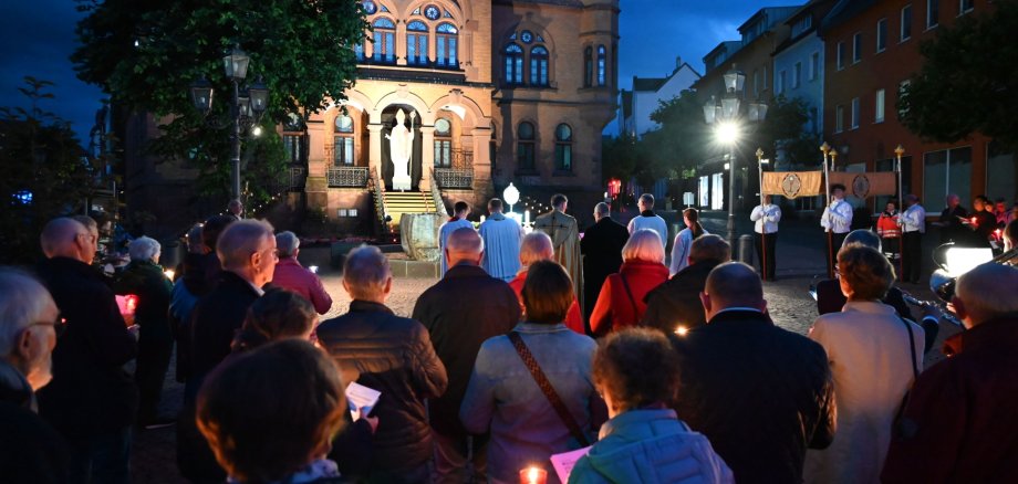 nächstliche Brandprozession am St. Ulrichstag in Hünfeld