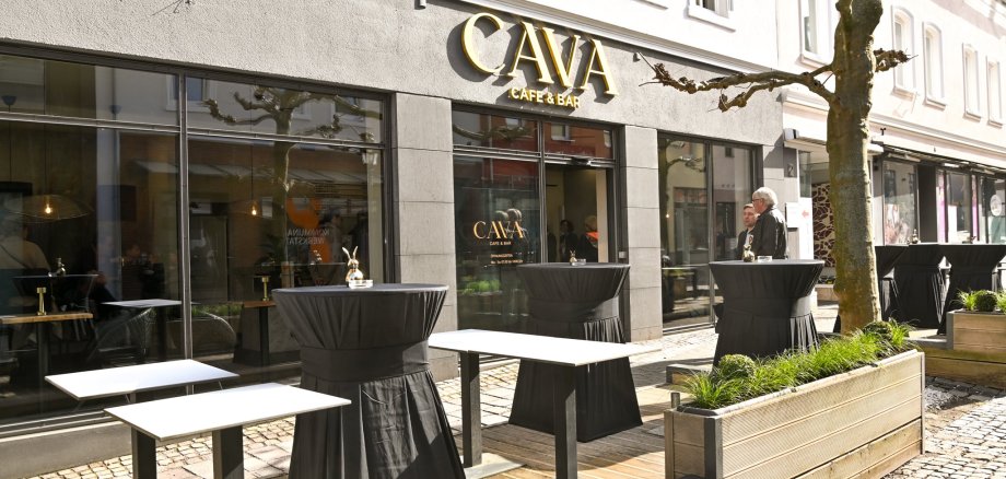 Außenansicht des Cava Cafe und Bar