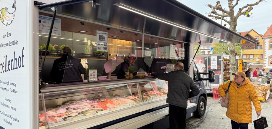 Fischverkauf auf dem Hünfelder Wochenmarkt