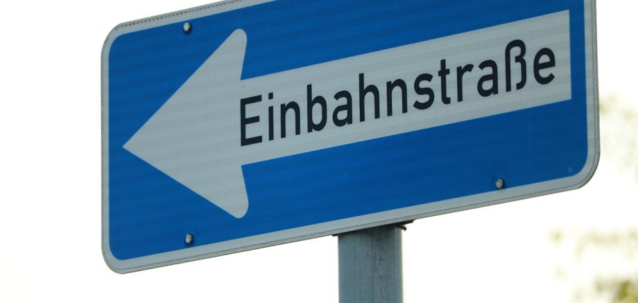 Schild Einbahnstraße