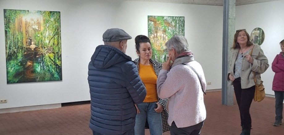 Marina Sailer während der Vernissage