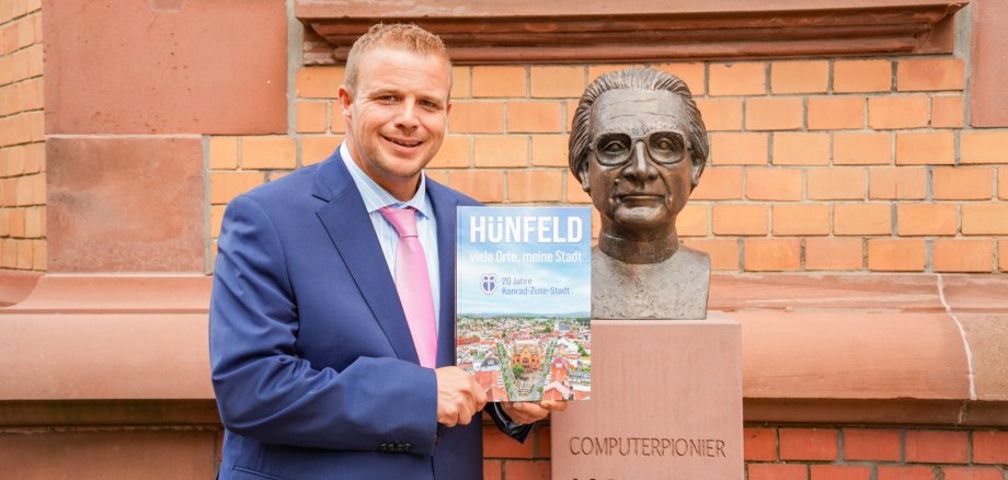 Bürgemeister mit Buch