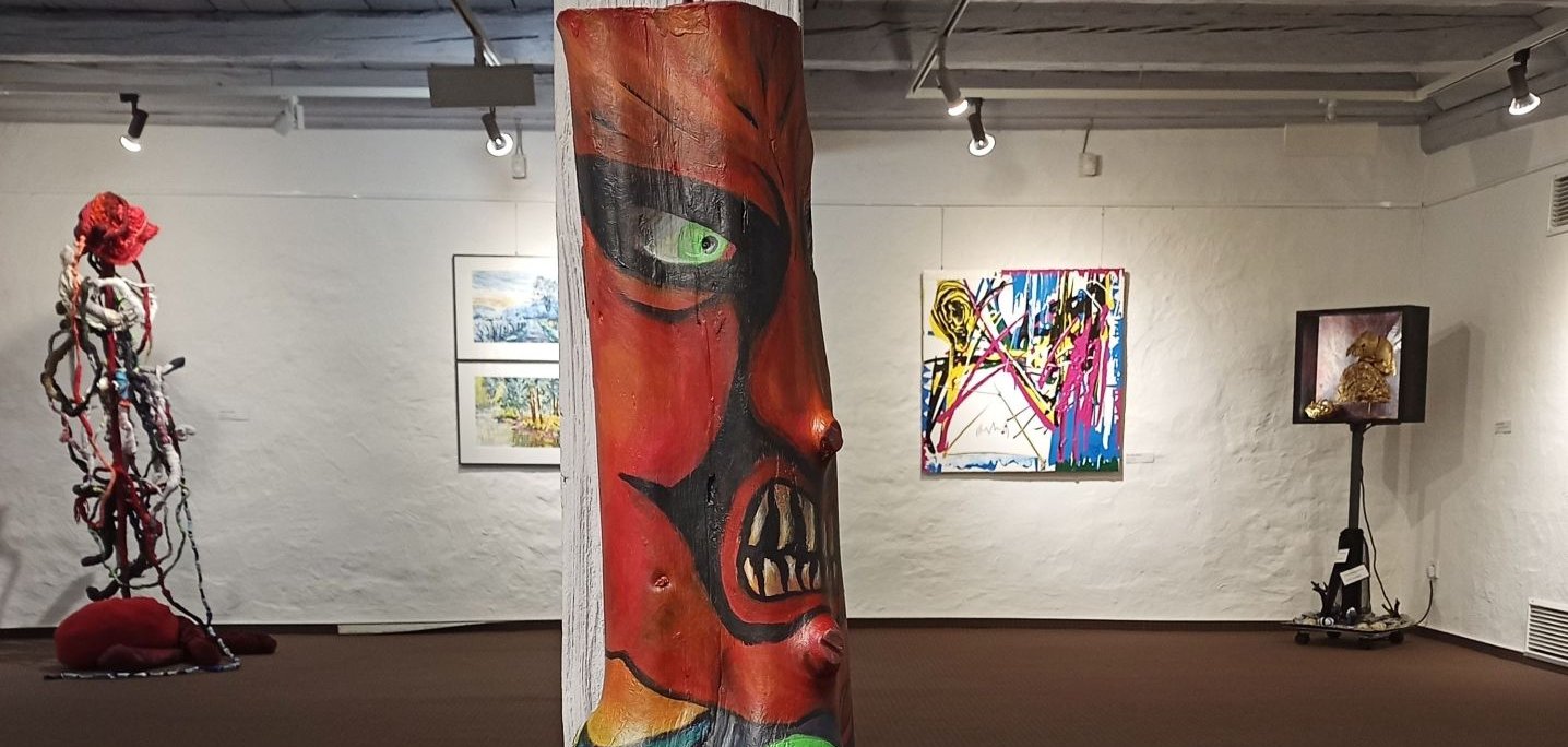 bunte Skultpur vom Kunstverein Bad Hersfeld