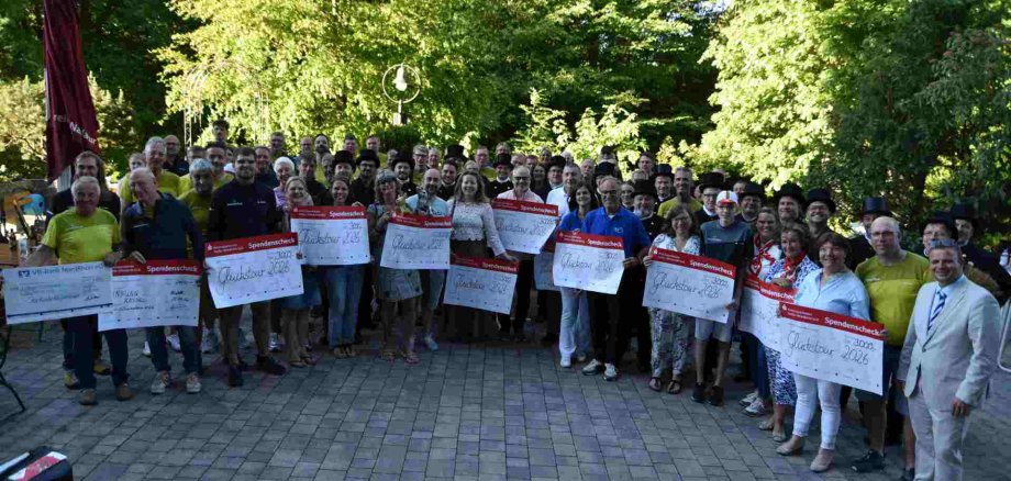 Gruppenbild aller Spendenempfänger
