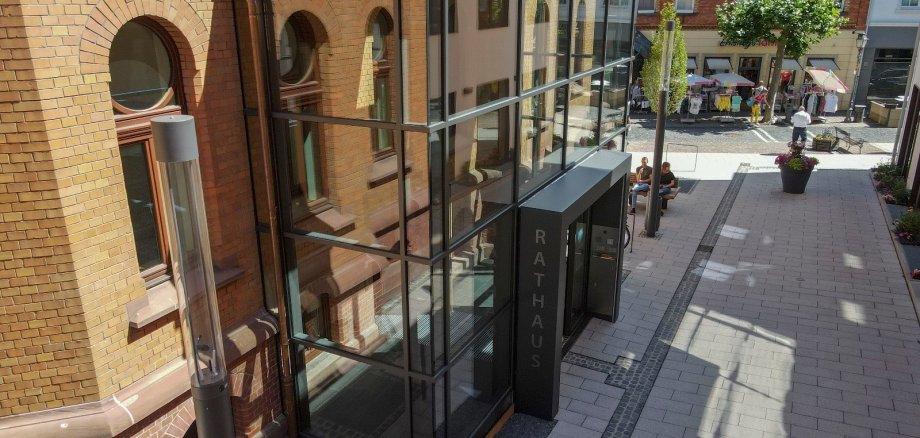 Eingangsbereich Rathaus mit Rathausgasse