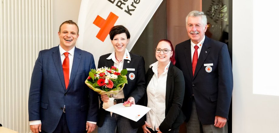 Bei der Übergabe der Verdienstmedaille an Ines Altmüller