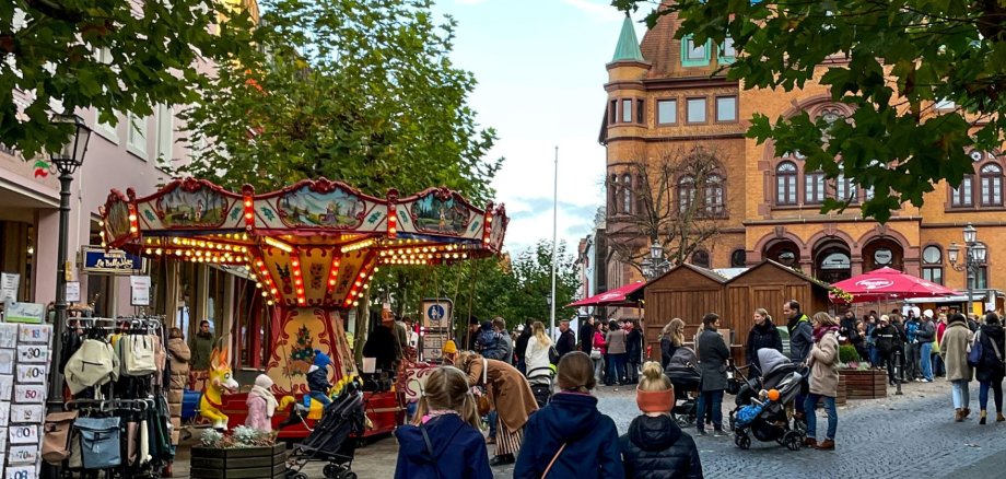 Martinsmarkt vor dem Rathaus