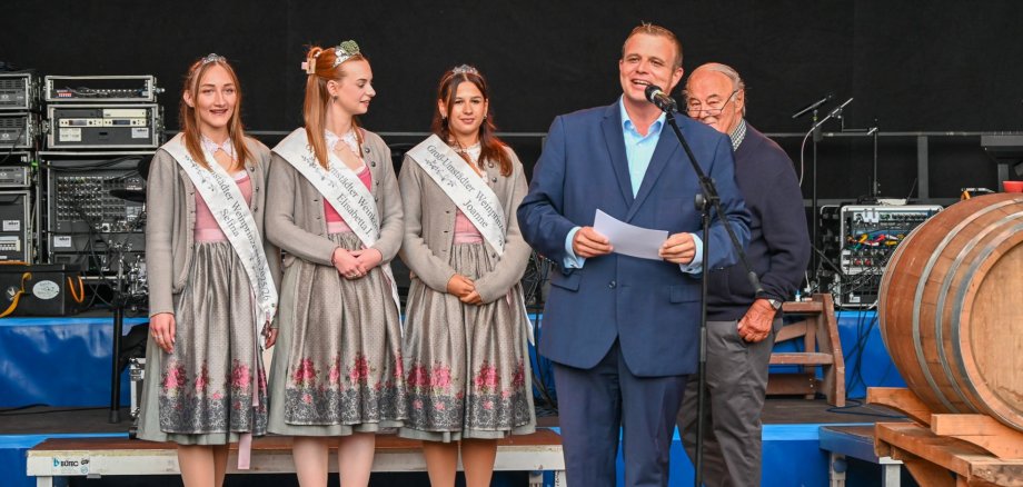 Bürgermeister eröffnet Weinfest